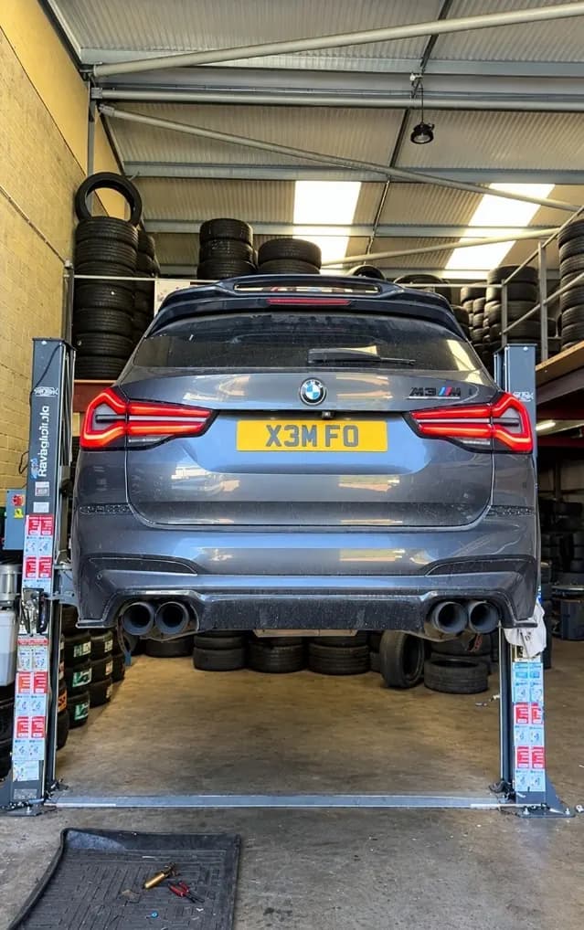 2,000+ Tyres In Stock & Workshop Lift